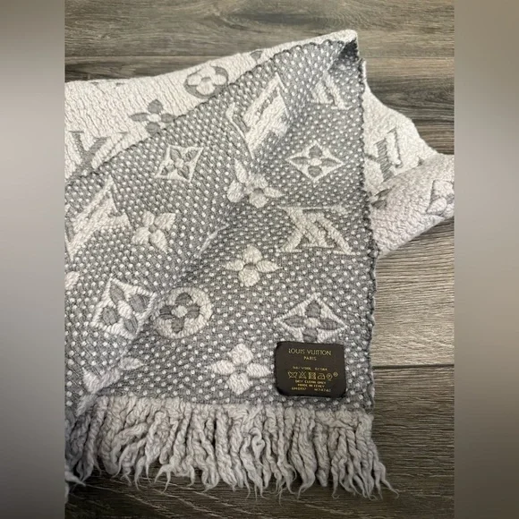 Louis‎ Vuitton Gray Logomania Printed Scarf - Picture 4 of 5